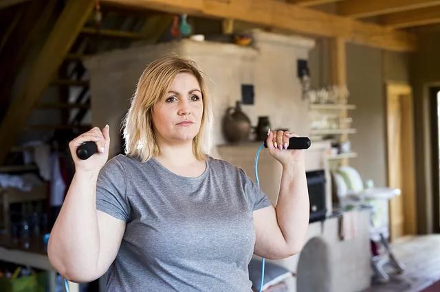 跳繩有哪些好處<strong>減肥操</strong>？可以瘦身體(ti) 哪些部位？